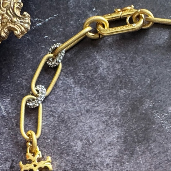 🆕 TORY BURCH • Gold Roxanne Chain Crystal Logo Necklace Includes Jewelry Bag - Picture 9 of 10